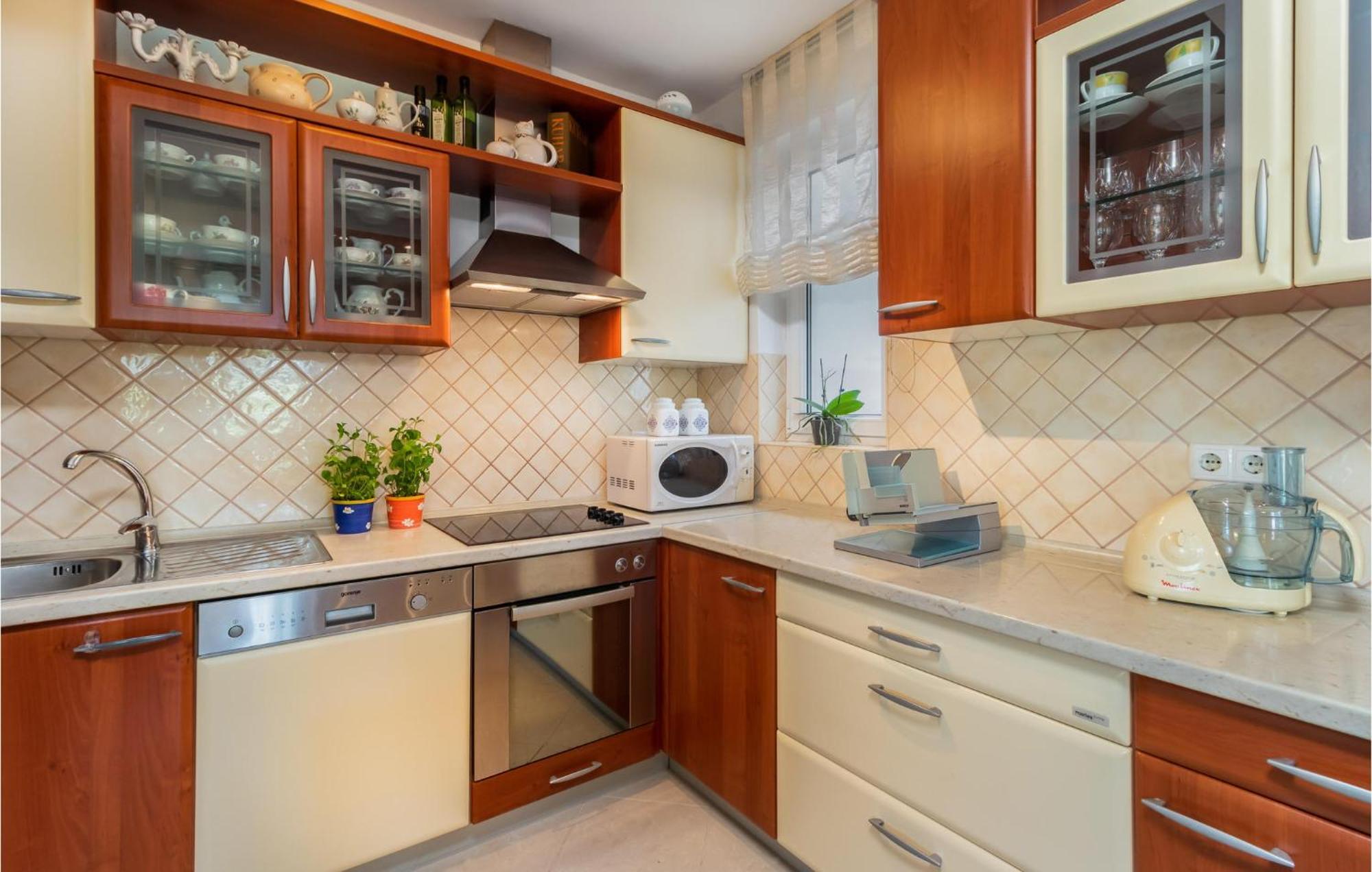 1 Bedroom Awesome Apartment In Kampor Exterior foto